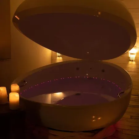 Glamping In Toscana, Luxury Tents In Agriturismo Biologico Luxury tent Sorano (Grosseto)