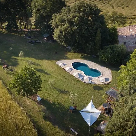 Glamping In Toscana, Luxury Tents In Agriturismo Biologico Luxury tent