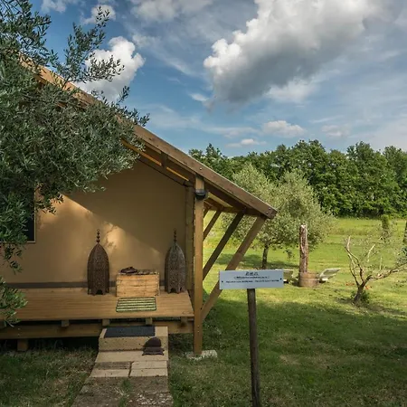 Glamping In Toscana, Luxury Tents In Agriturismo Biologico