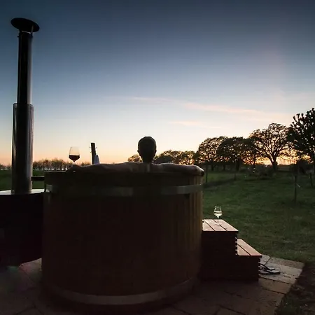 Glamping In Toscana, Luxury Tents In Agriturismo Biologico Luxe tent